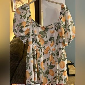 White Flowered Top with Lemons 🍋